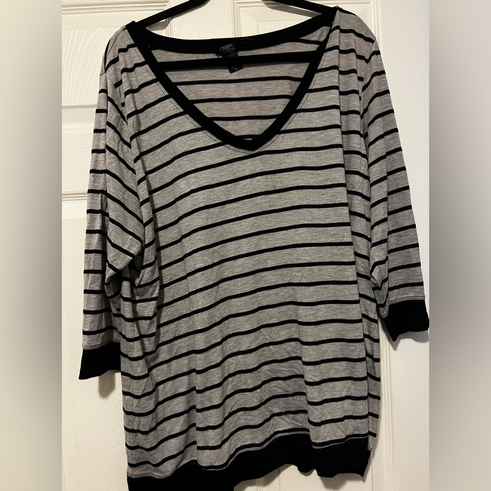 3/4 length sleeve V-neck Tee